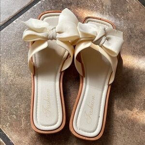 SHEIN Cream Bow Slide Sandals